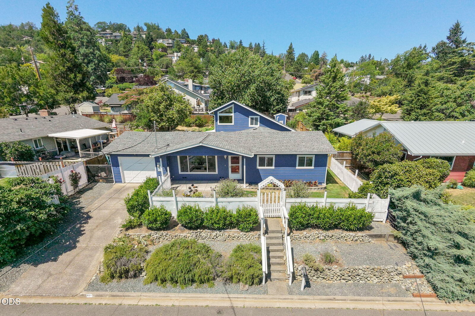 Property Photo: 591 Chestnut Street OR 97520