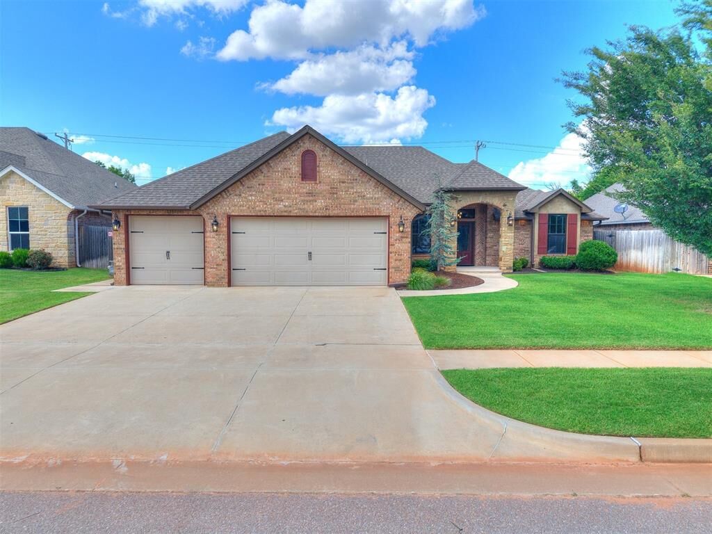 Property Photo:  12105 SW 45th Terrace  OK 73064 