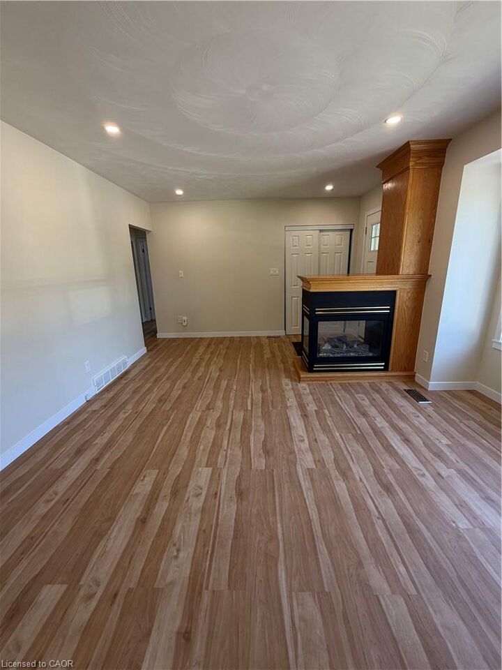 Property Photo: 21 Crane Court ON L9A 3Z1