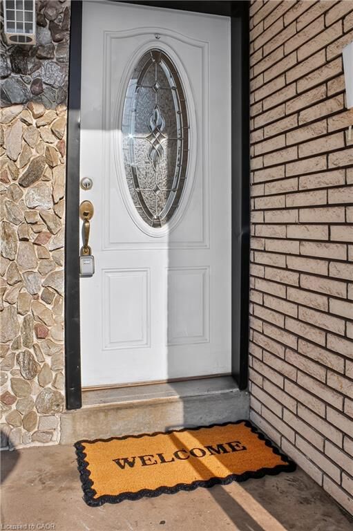 Property Photo:  8 Robins Avenue  ON L8H 4M7 
