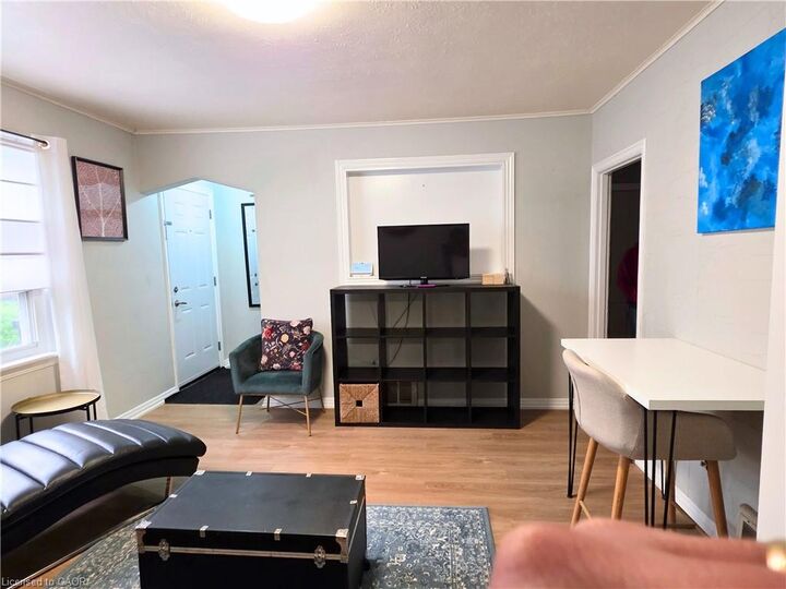 Property Photo:  81 East 11th Street Upper Level  ON L9A 3T3 