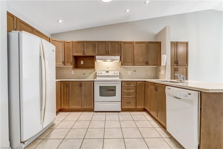Property Photo: 19 Hanlon Place 15 ON N3L 4E7