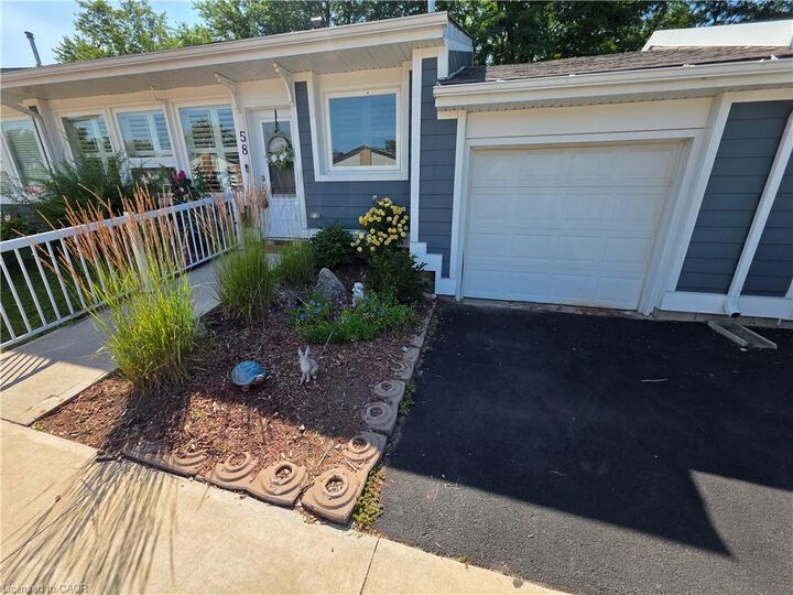 Property Photo:  58 Szollosy Circle  ON L9B 1T8 
