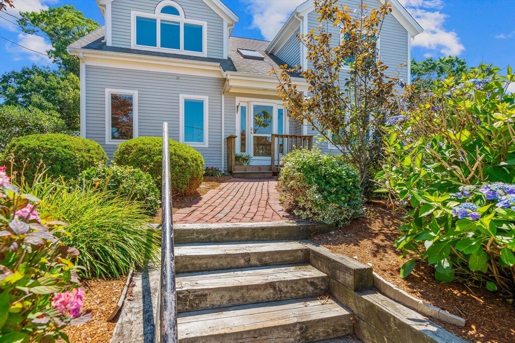 Property Photo:  24 Bluff Ave  MA 02649 