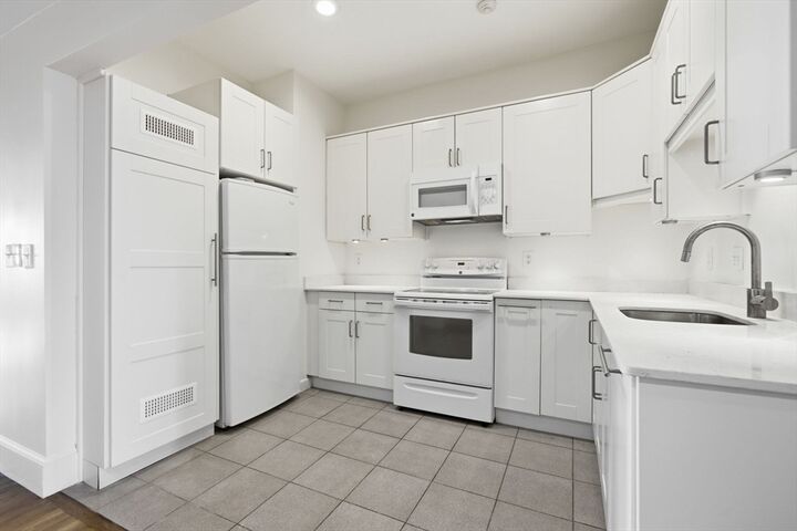 Property Photo: 190 Beacon St 7 MA 02116