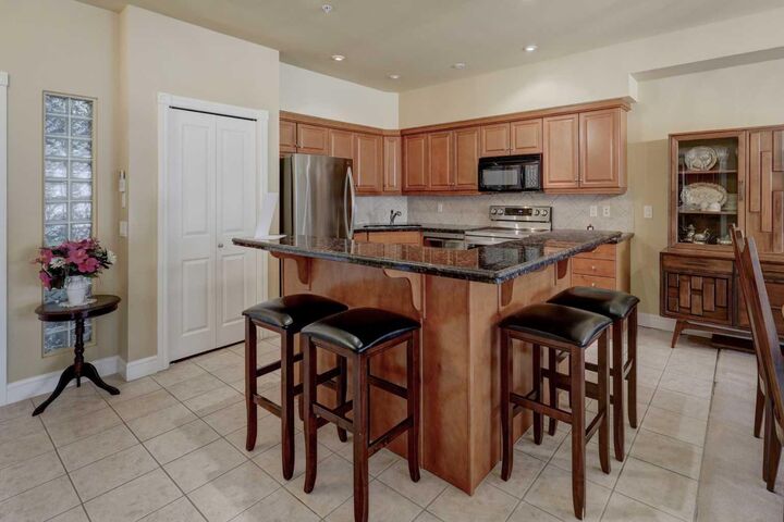Property Photo: 11642 Valley Ridge Park NW 105 AB T3B 5Z5