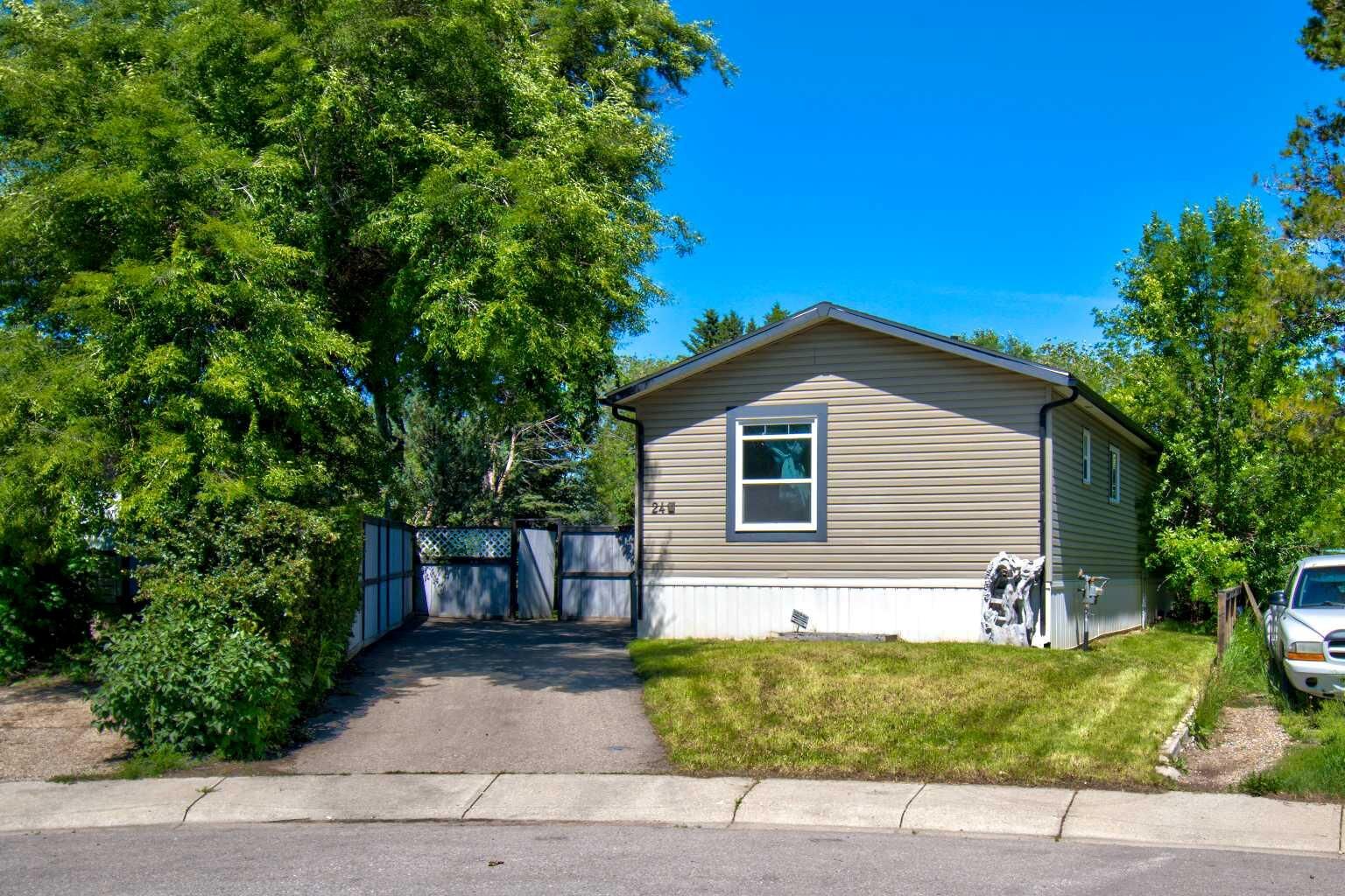 Property Photo: 24 Spring Dale Court SE AB T4A 1N9