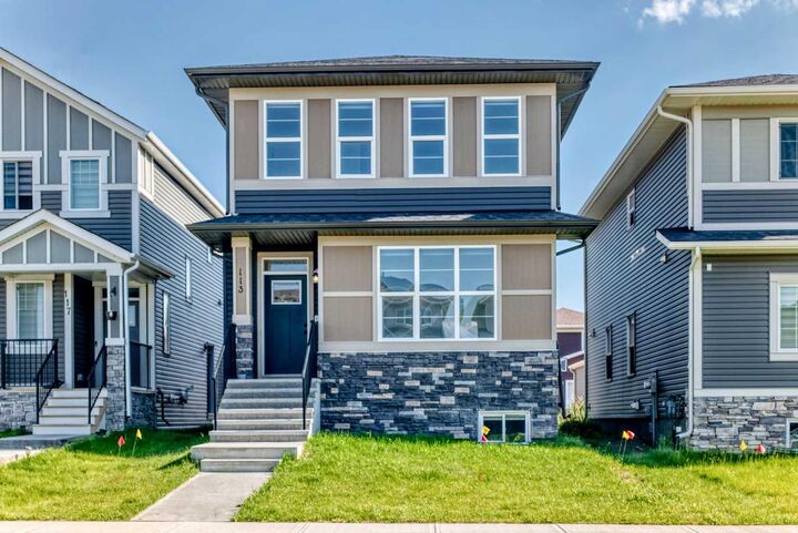 Property Photo:  113 Midtown Close SW  AB T4B 5G9 