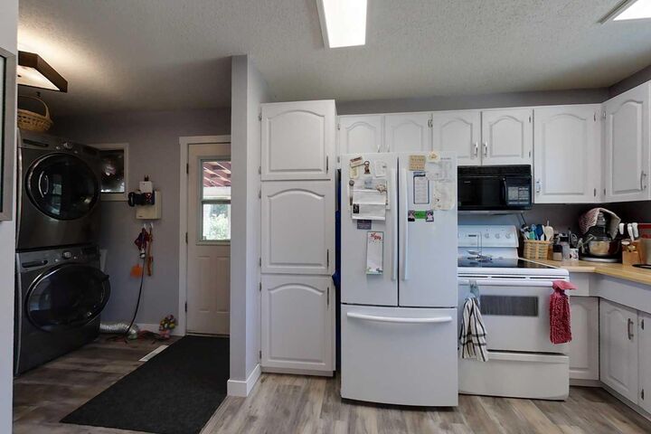 Property Photo:  85060 Township Road 722 38  AB T0H 3S0 
