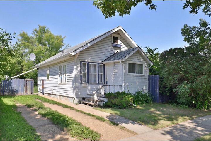 4910 44 Street — photo 1