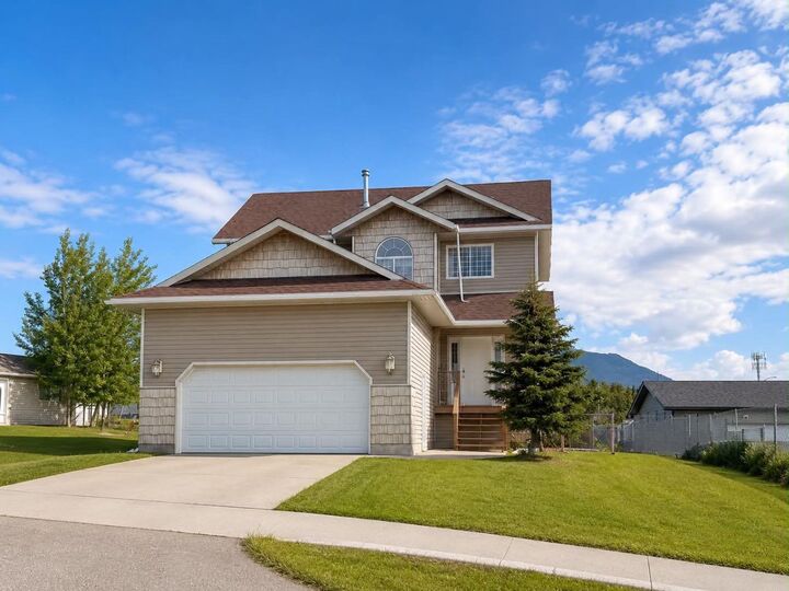 328 Stephenson Drive — photo 1