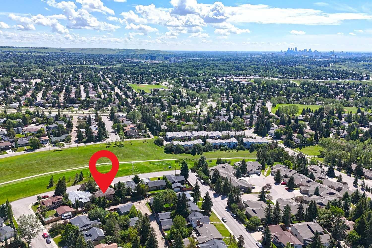 Property Photo:  243 Silvercreek Drive NW  AB T3B 4H1 