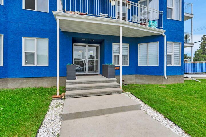 Property Photo: 5135 Lakeshore Drive 312 AB T4S 1E2