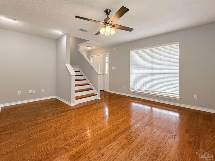 Property Photo: 2121 Pin High Dr FL 32526