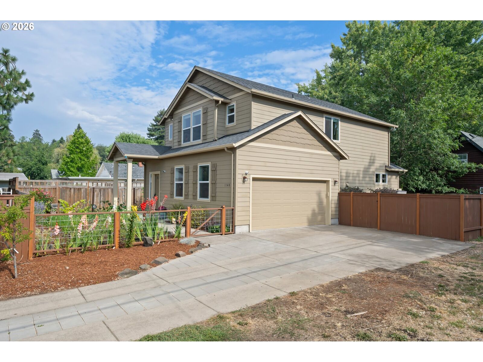 Property Photo:  1148 W 21st Ave  OR 97405 
