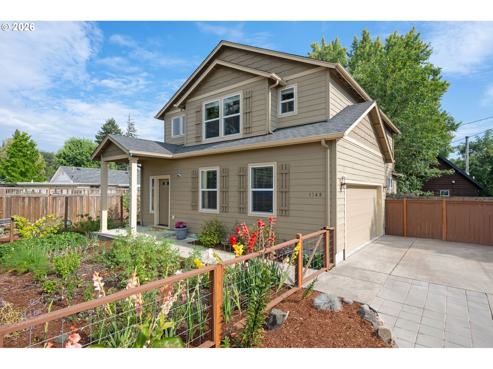 Property Photo: 1148 W 21st Ave OR 97405