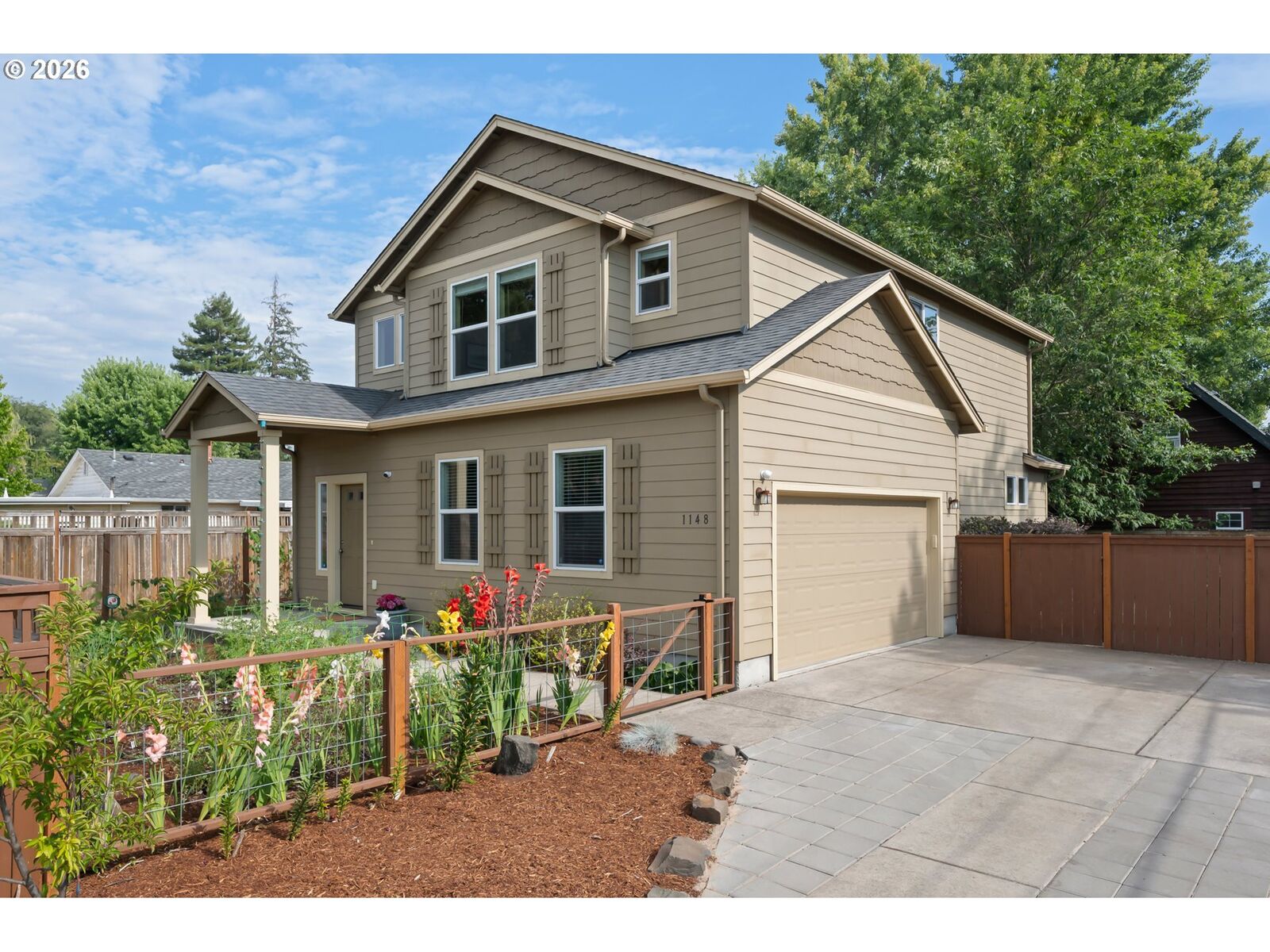 Property Photo:  1148 W 21st Ave  OR 97405 