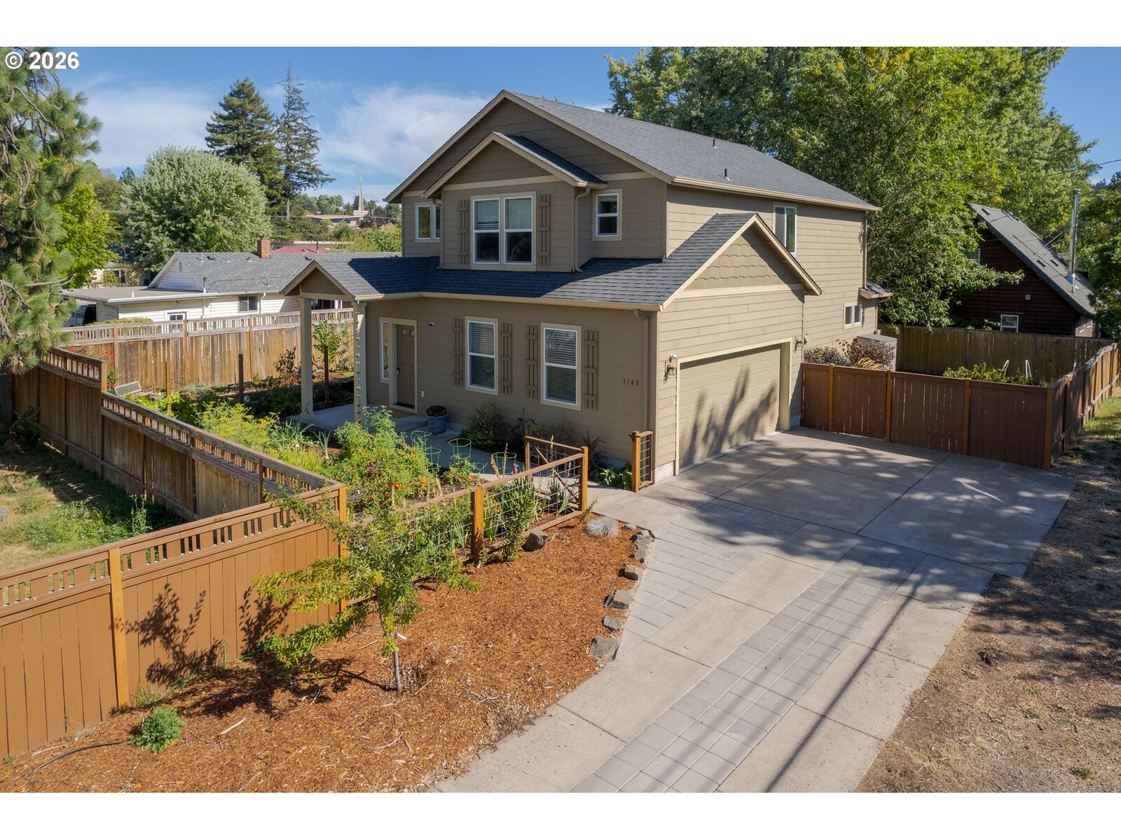 Property Photo:  1148 W 21st Ave  OR 97405 