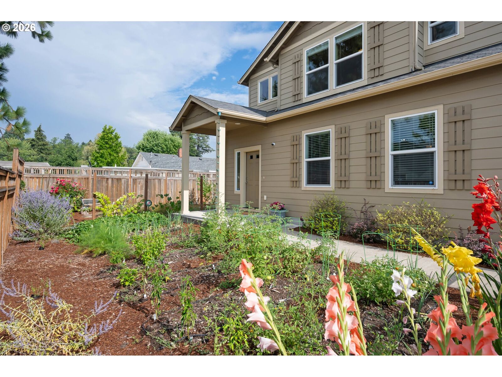 Property Photo:  1148 W 21st Ave  OR 97405 