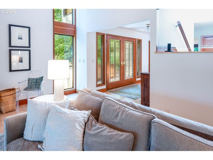 Property Photo: 1858 Fircrest Dr OR 97403