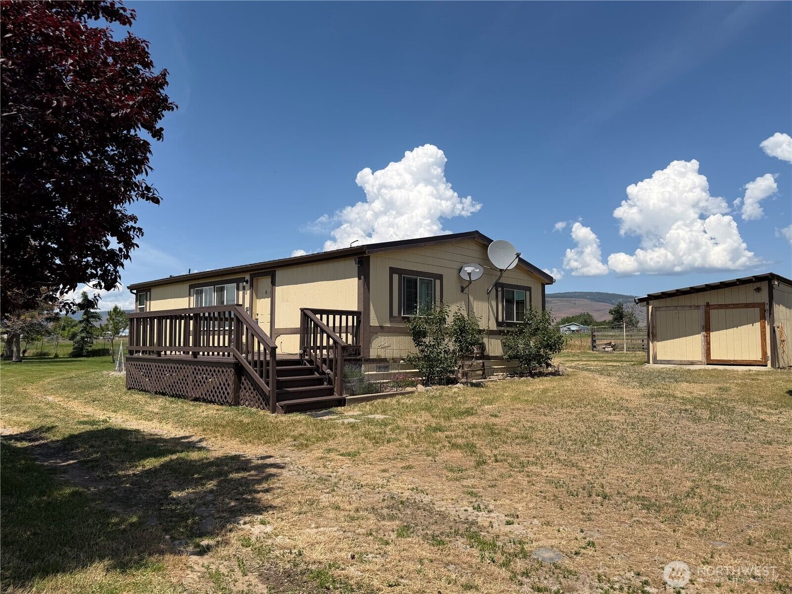 Property Photo:  731  Thomas Road  WA 98926 