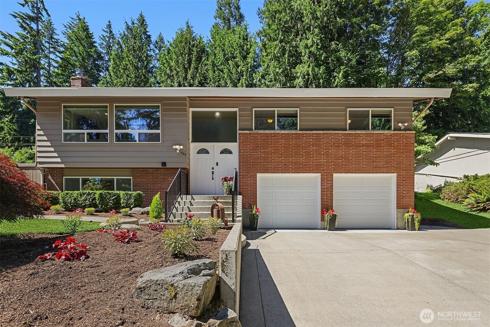Property Photo:  525  Mount Everest Lane SW  WA 98027 
