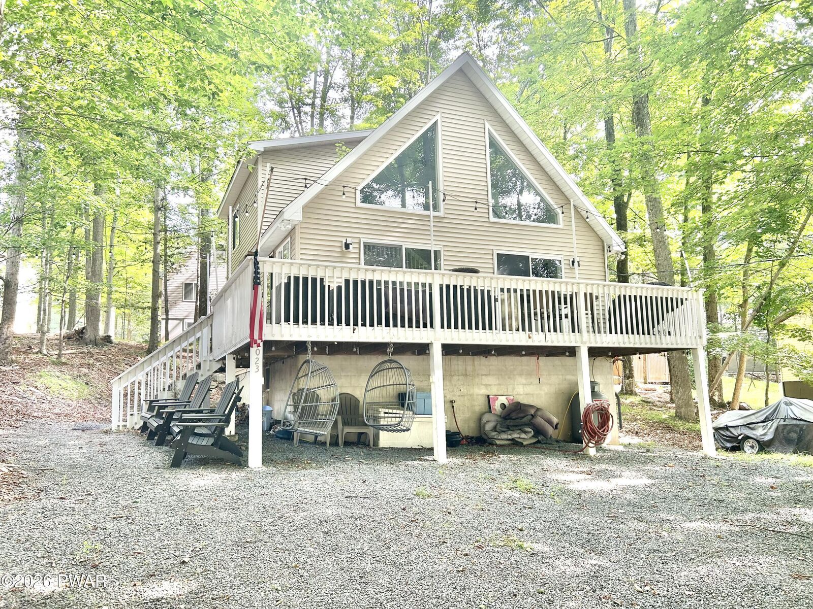 Property Photo: 1023 Oak Terrace PA 18436