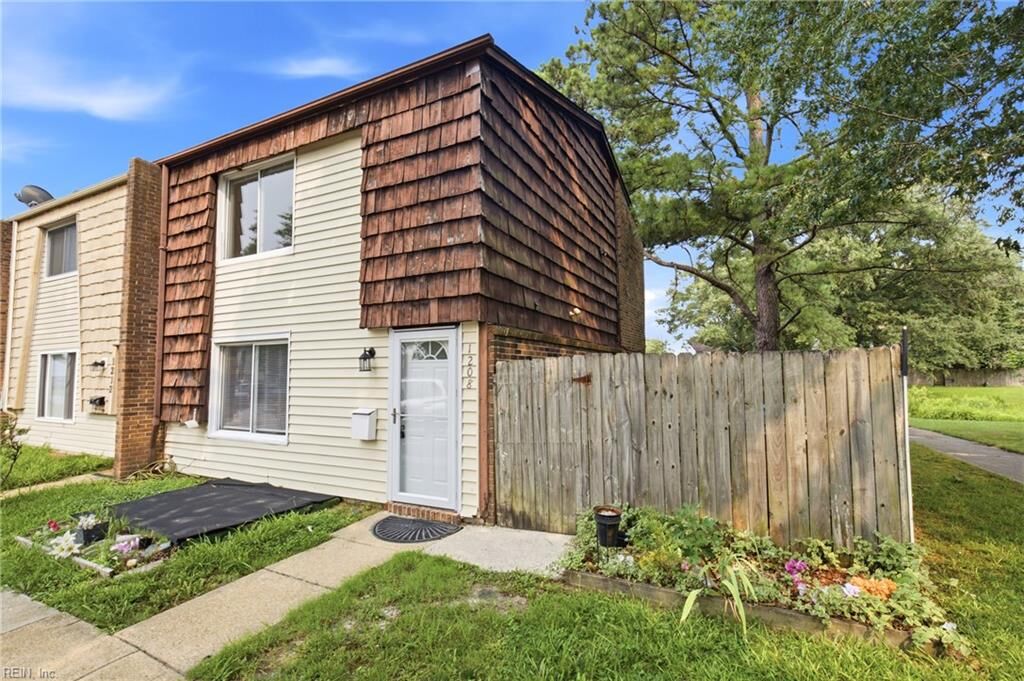 Property Photo:  1208 Green Cedar Ln  VA 23453 