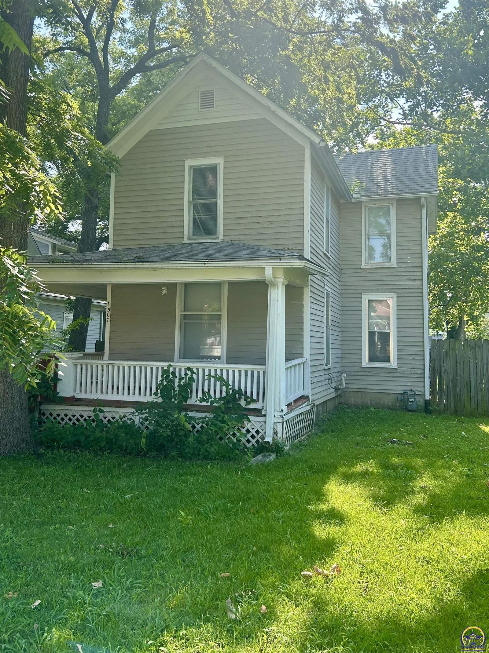 Property Photo:  1507 SW Fillmore St  KS 66604 