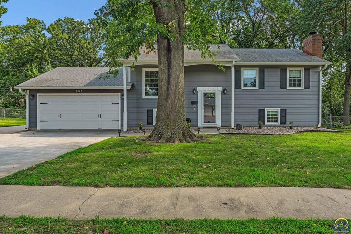 Property Photo:  5317 SW 32nd Ter  KS 66614 