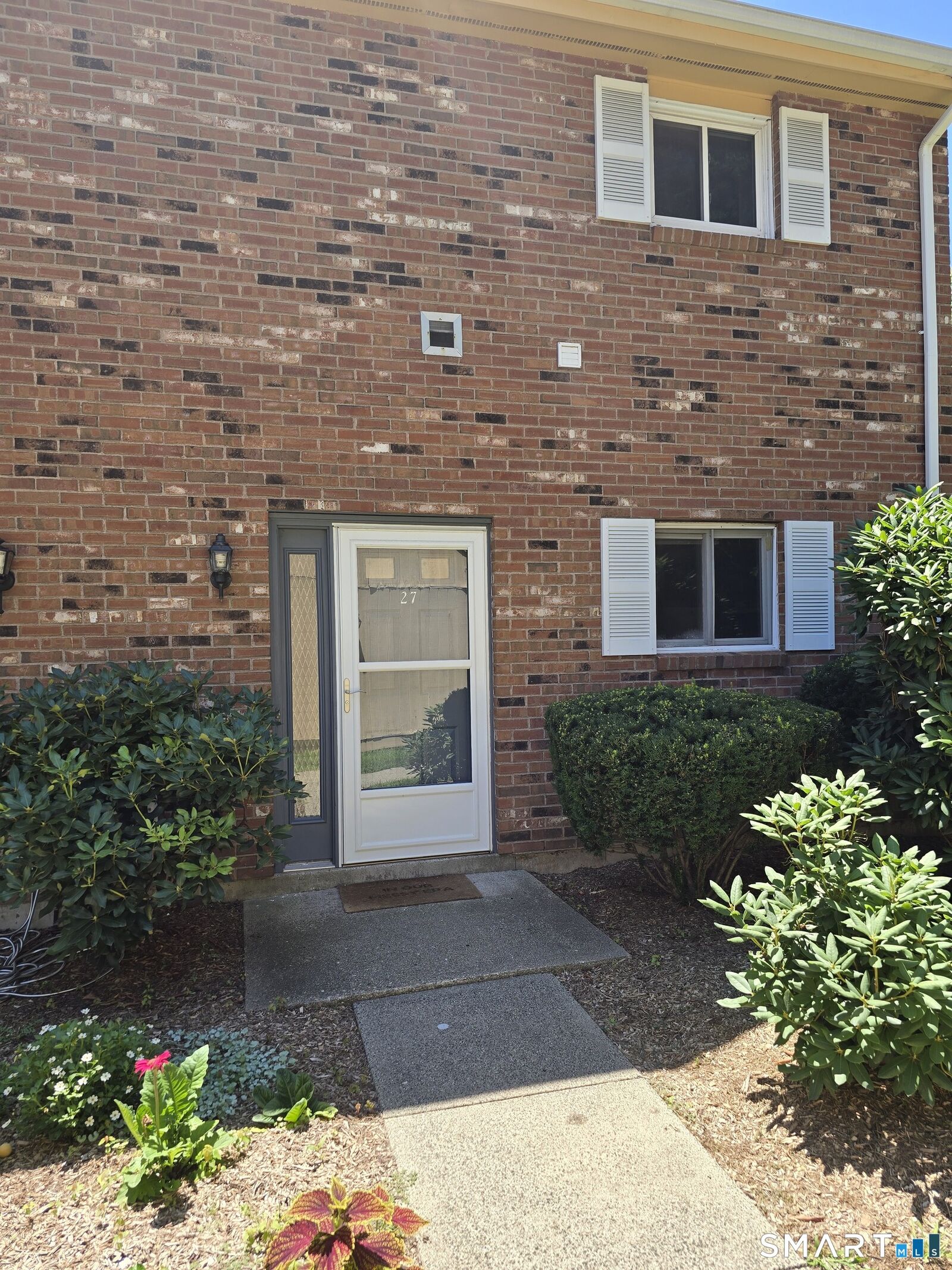 Property Photo: 1400 Hartford Turnpike 27 CT 06473