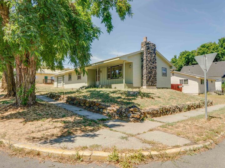 Property Photo: 104 3rd St WA 99004
