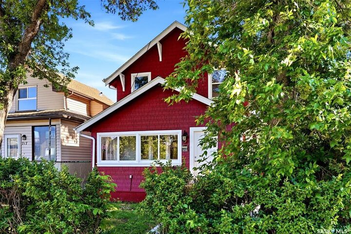 Property Photo: 721 College Avenue SK S4N 0X8
