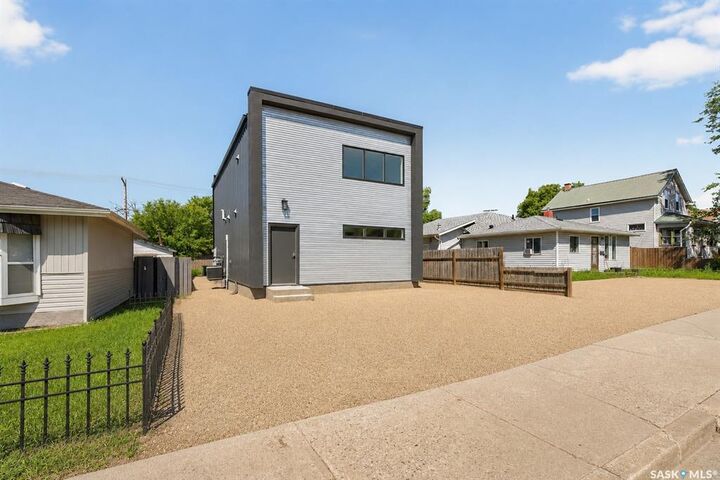 424 9th Avenue W — photo 1