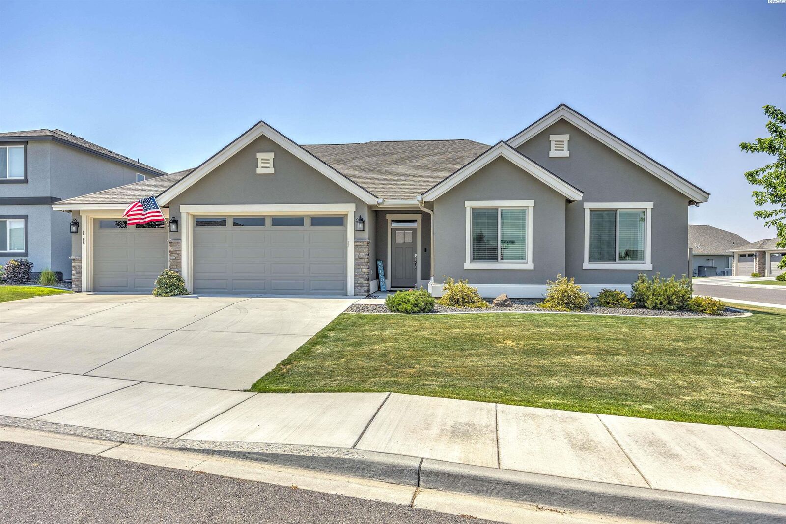 Property Photo:  2765 Broken Top Ave  WA 99354 