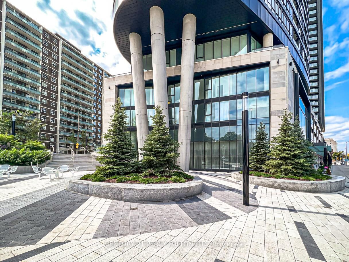 Property Photo: 585 Bloor Street E 3415 ON M4W 0B3