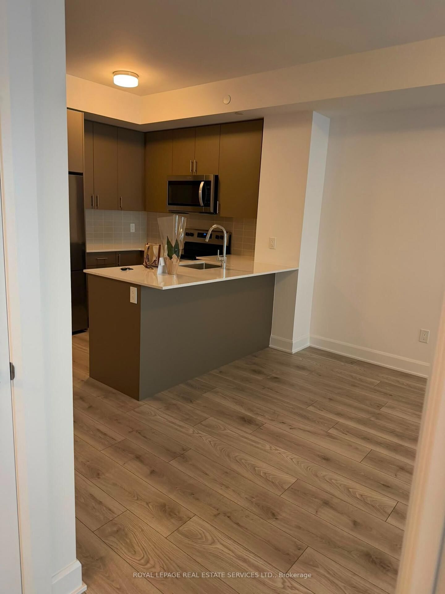 Property Photo:  3240 William Coltson Avenue 411  ON L6H 8C8 