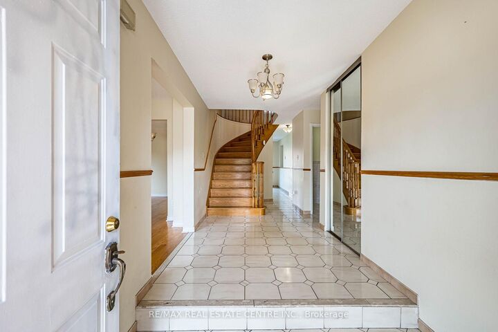 Property Photo: 42 Lafleur Court ON L6Y 3L7