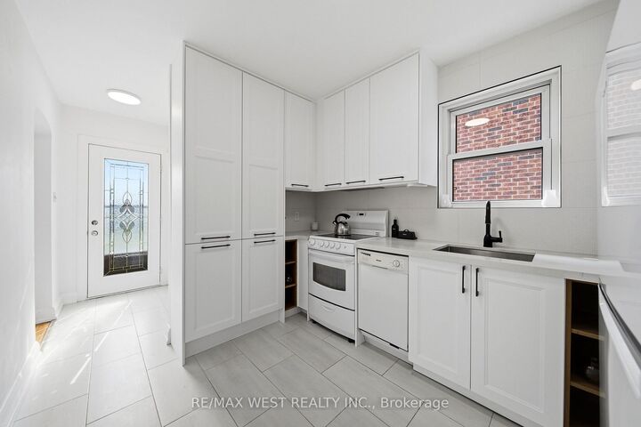 Property Photo: 28 Aldgate Avenue ON M8Y 3L6