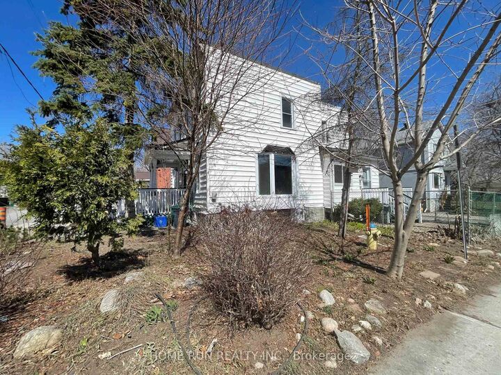 Property Photo: 121 Concord Street E ON K1S 0Y9