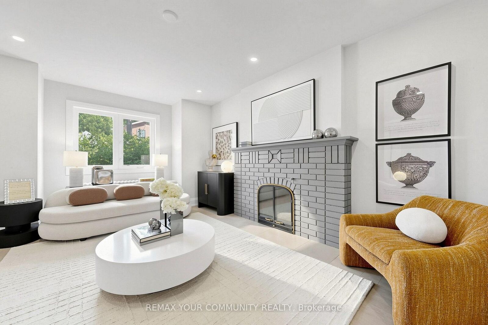 Property Photo: 351 Fairlawn Avenue ON M5M 1T5
