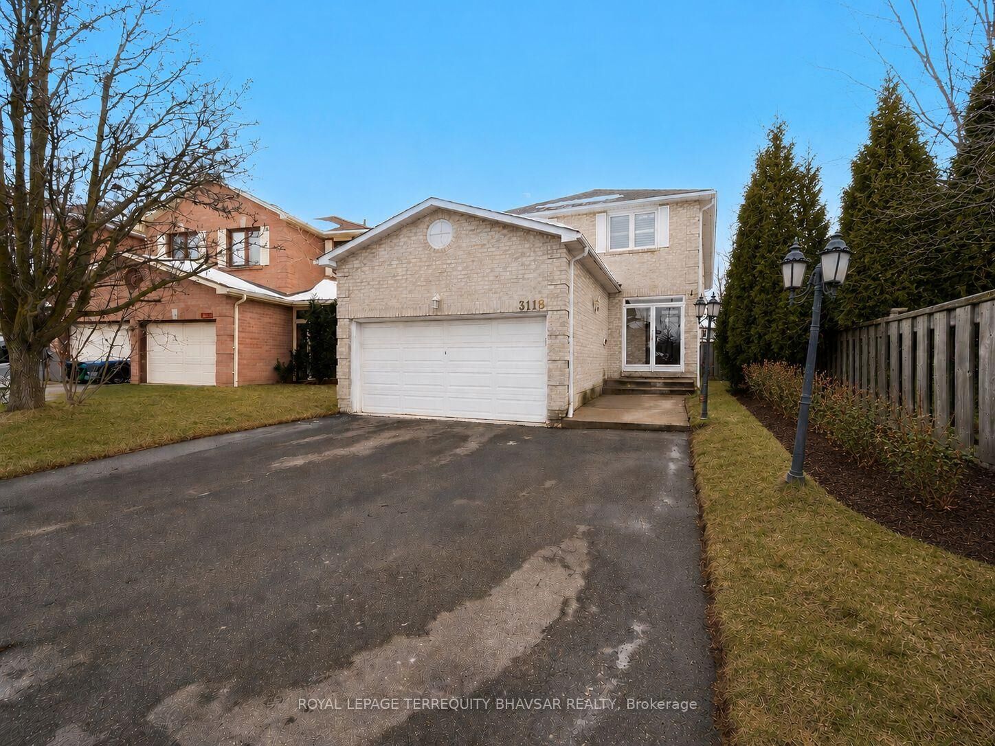 Property Photo:  3118 Shadetree Drive  ON L5N 6P3 