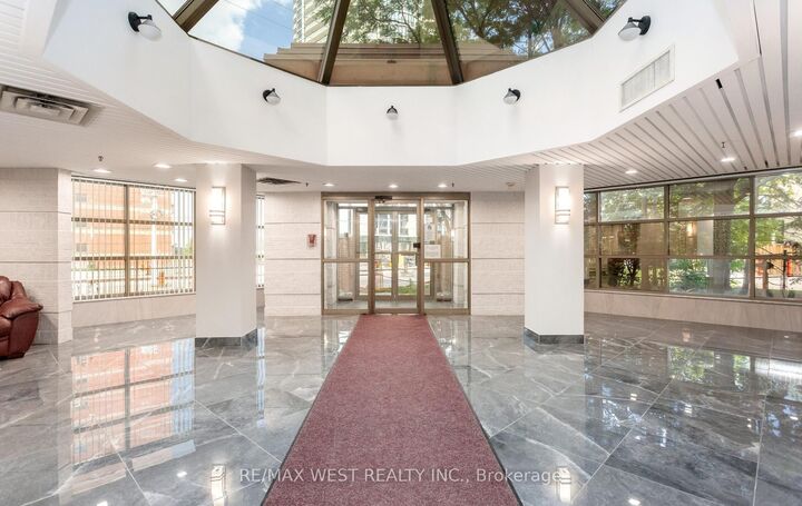 Property Photo: 25 Fairview Road W 1410 ON L5B 3Y8