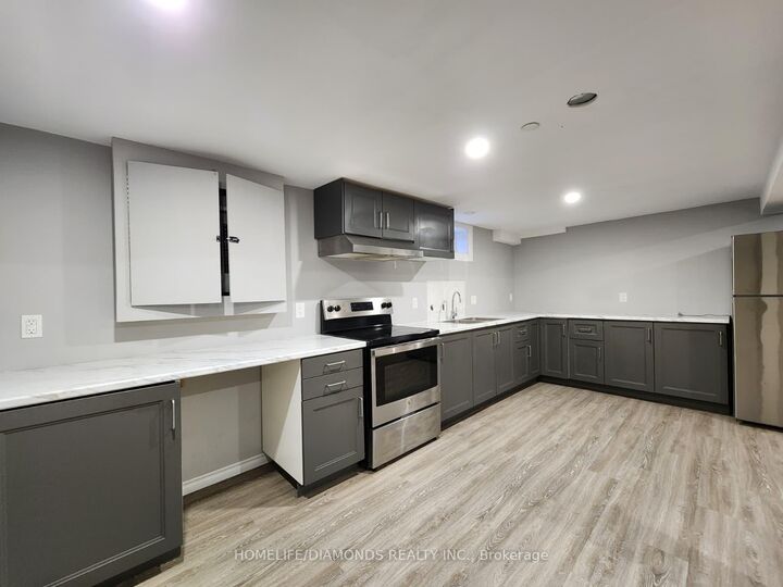 Property Photo: 5 Calcott Court Lower ON L2V 4J9