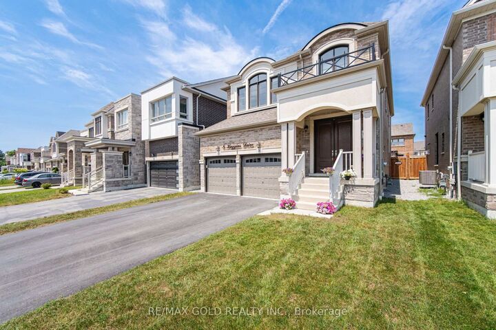 Property Photo: 8 Huggins Drive ON L1P 0N4
