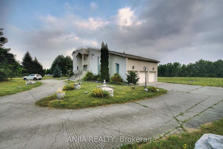 Property Photo: 44 Bellini Avenue ON L6P 0E2
