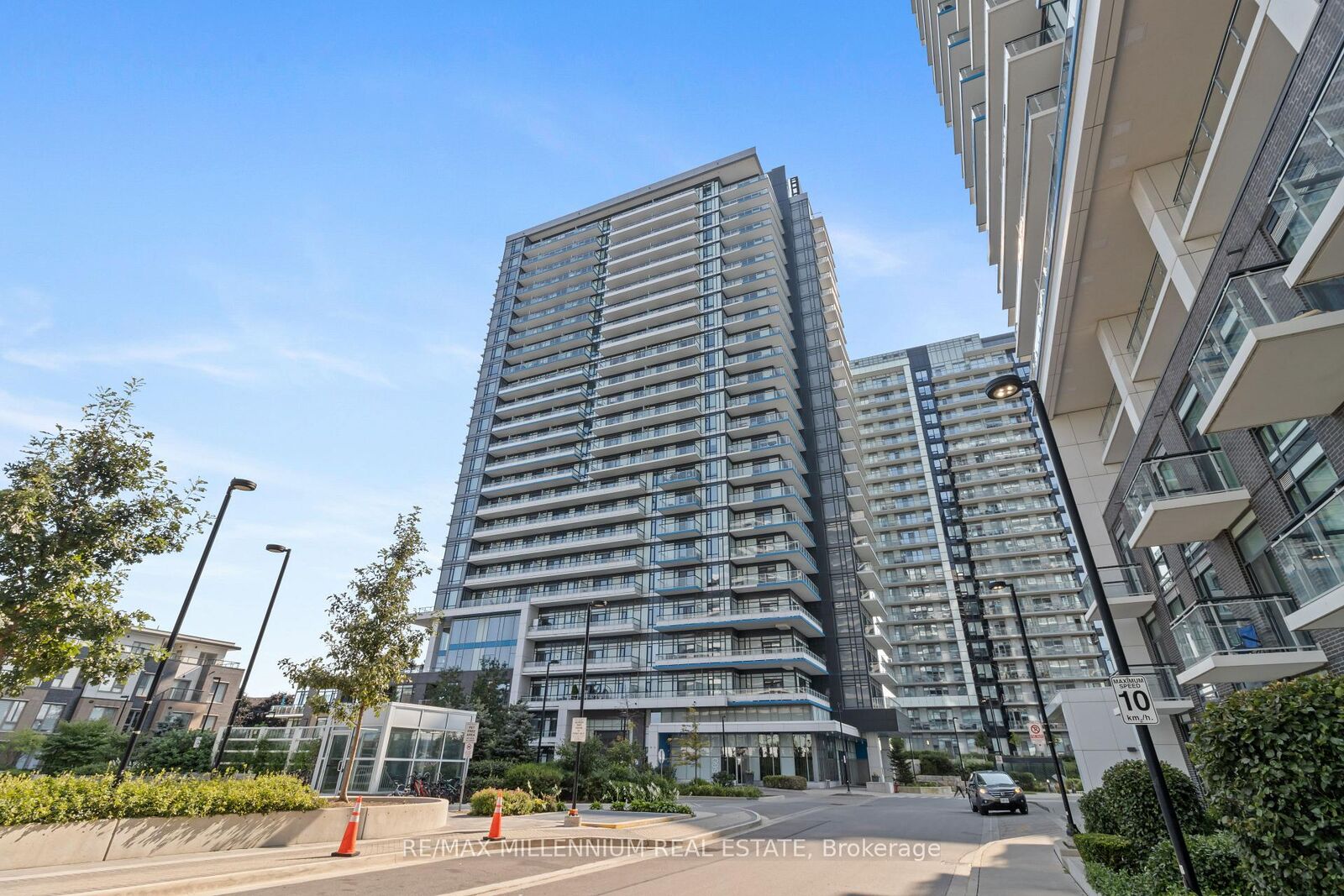 Property Photo: 2560 Eglinton W Avenue 609 ON L5M 0Y3