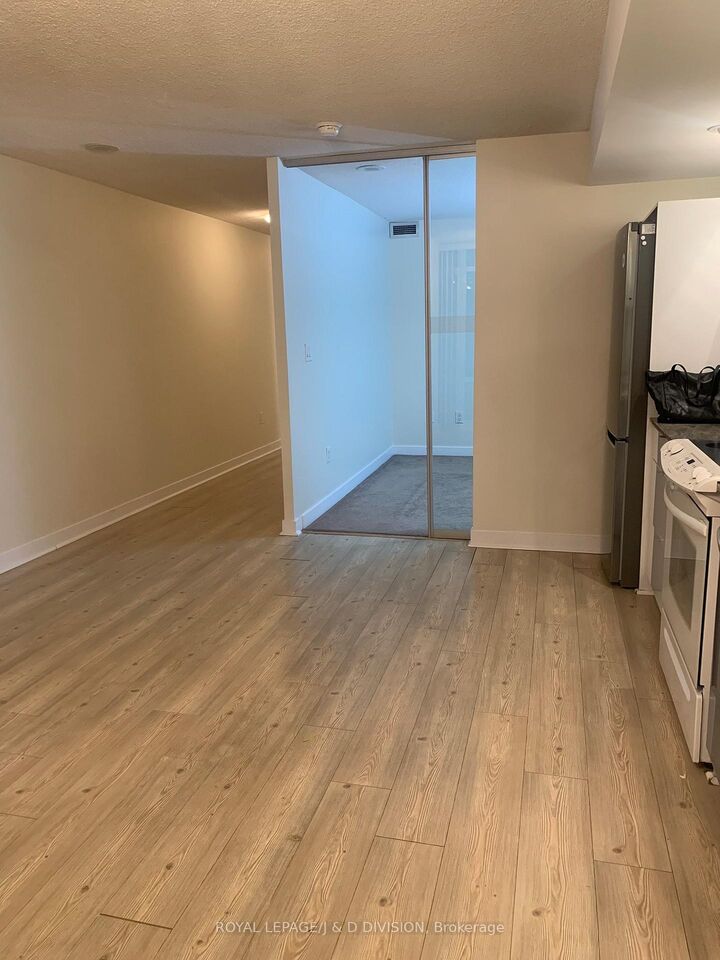 Property Photo: 4K Spadina Avenue 617 ON M5V 3Y9