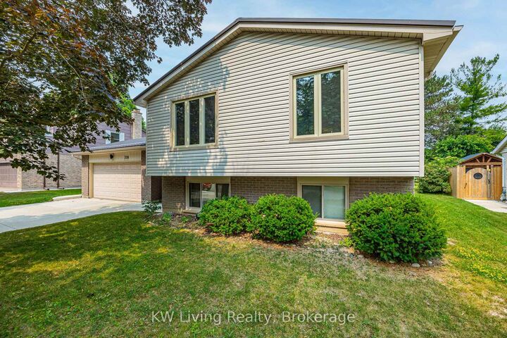 Property Photo: 708 Village Green Avenue ON N6K 1H2