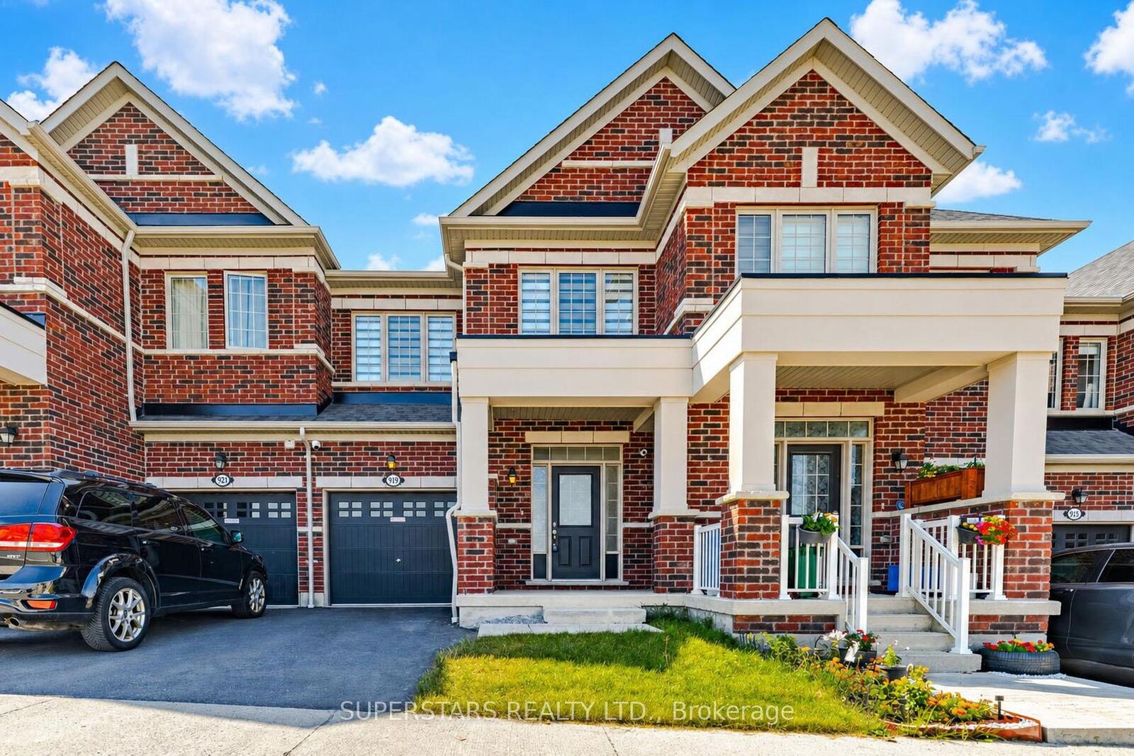 Property Photo:  919 Elizabeth Mackenzie Drive  ON L1X 0P5 
